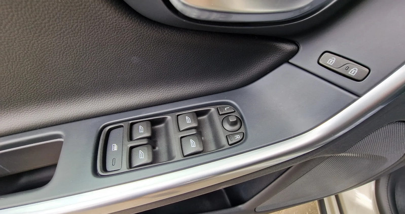 Volvo V60 cena 59999 przebieg: 170000, rok produkcji 2018 z Namysłów małe 466